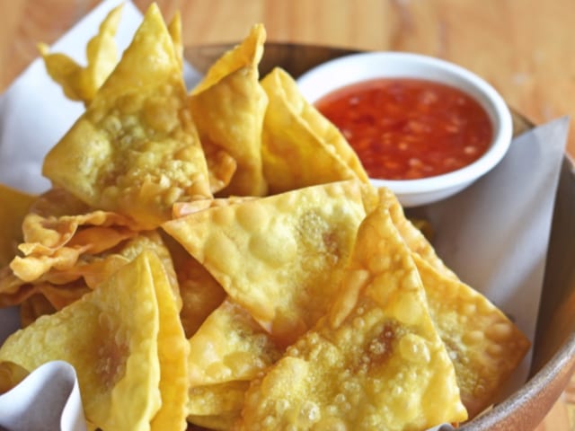 Fried Wontons (L).